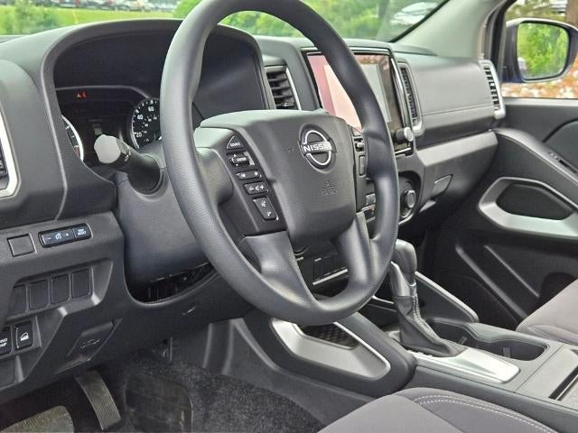 2024 Nissan Frontier Crew Cab 4x4 SV
