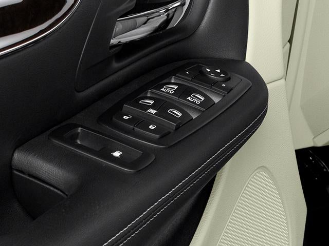 2011 Chrysler Town & Country 4dr Wgn Touring-L