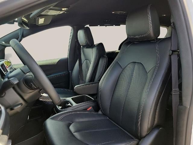 2025 Chrysler Pacifica Select FWD