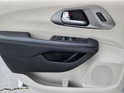 2023 Chrysler Pacifica Touring L FWD