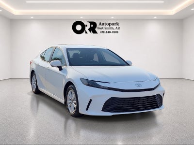 2025 Toyota Camry LE (SE)