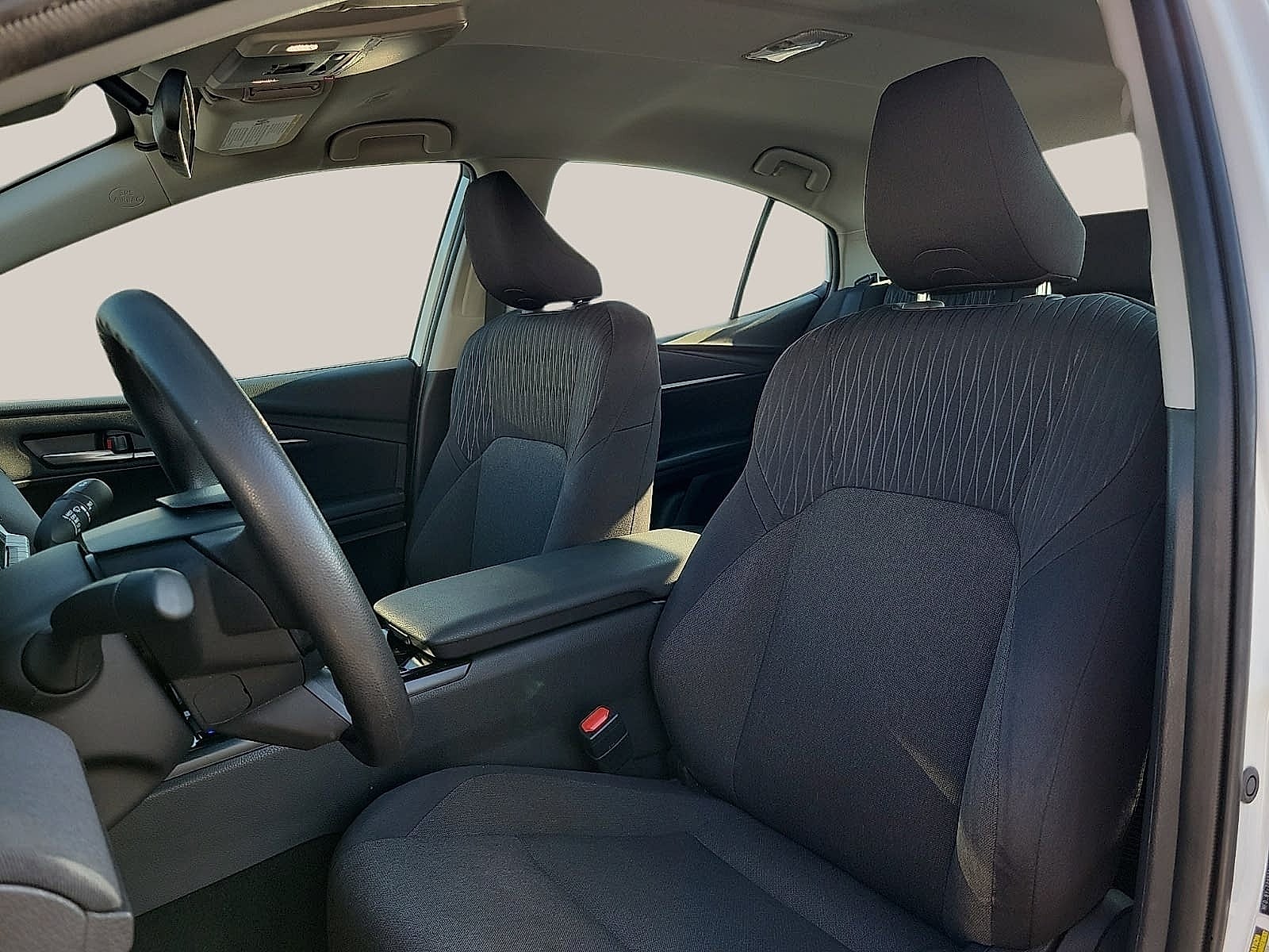 2025 Toyota Camry LE (SE)