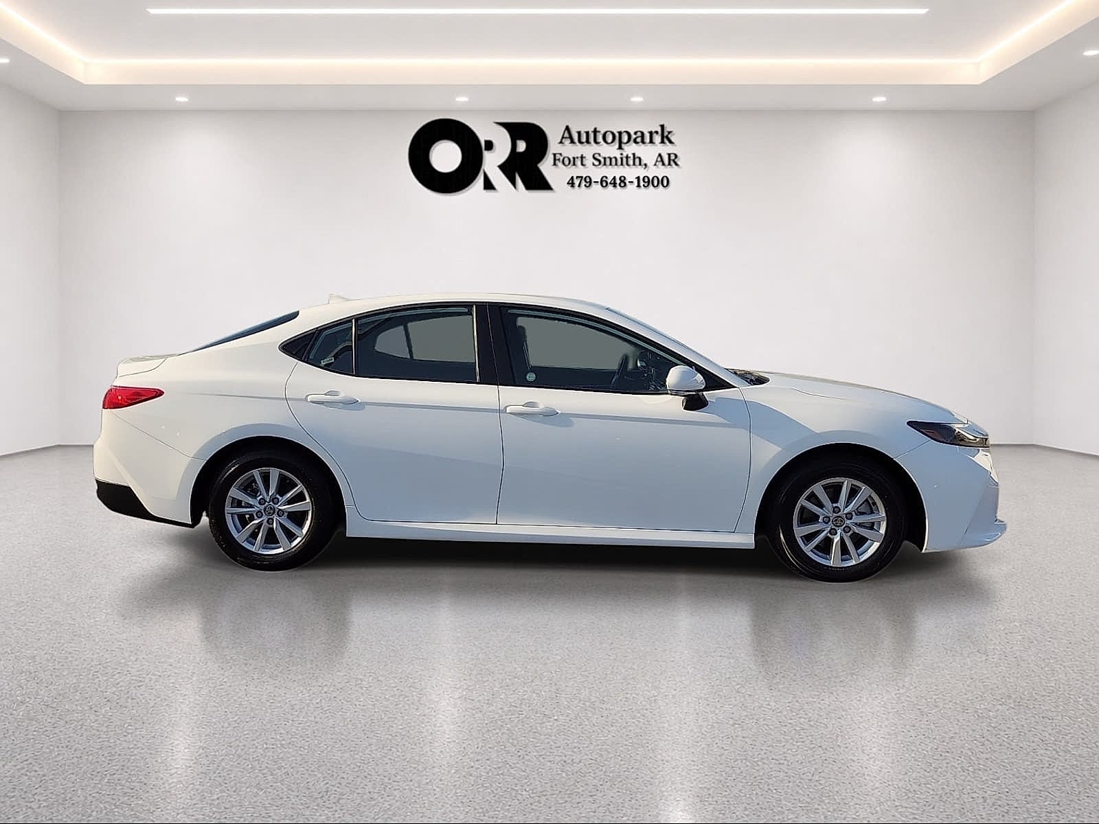 2025 Toyota Camry LE (SE)