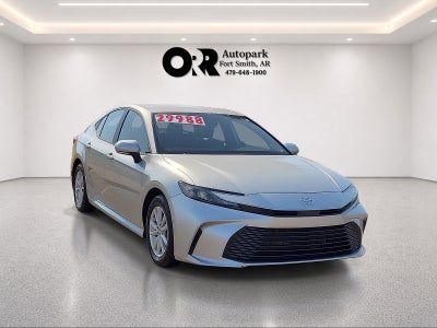 2025 Toyota Camry LE (SE)