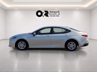 2025 Toyota Camry LE (SE)