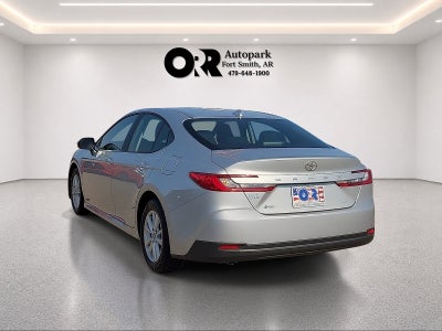 2025 Toyota Camry LE (SE)