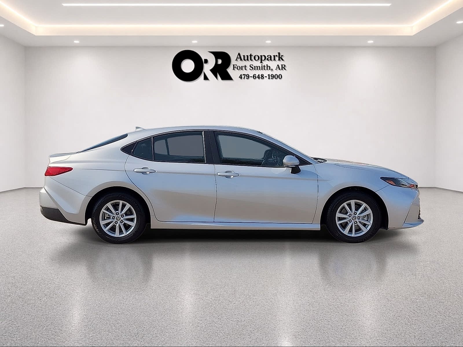 2025 Toyota Camry LE (SE)
