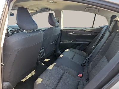 2025 Toyota Camry LE (SE)