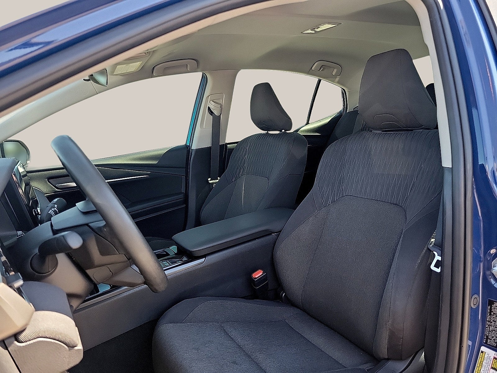 2025 Toyota Camry LE (SE)