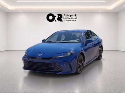2025 Toyota Camry LE (SE)