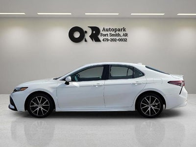 2024 Toyota Camry SE Auto (SE)