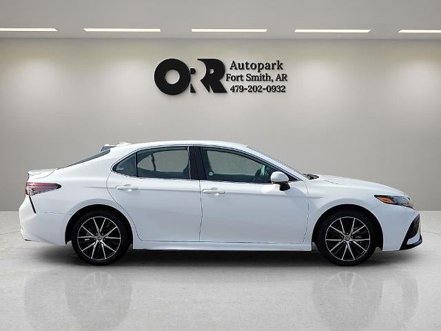 2024 Toyota Camry SE Auto (SE)