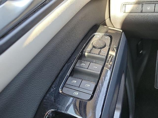 2022 Nissan Pathfinder SL 2WD