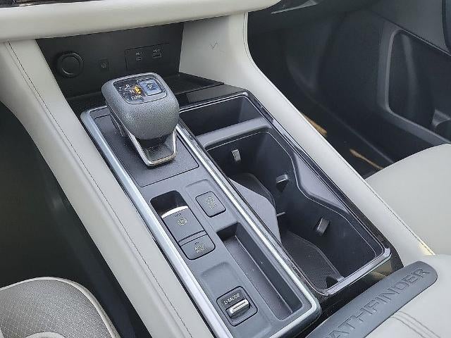 2022 Nissan Pathfinder SL 2WD