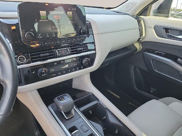2022 Nissan Pathfinder SL 2WD
