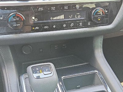 2023 Nissan Pathfinder SL 4WD
