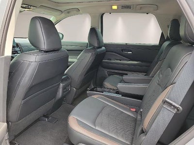 2025 Nissan Pathfinder Platinum 2WD