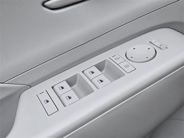 2025 Hyundai KONA SEL FWD