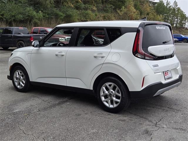 2024 Kia Soul LX IVT