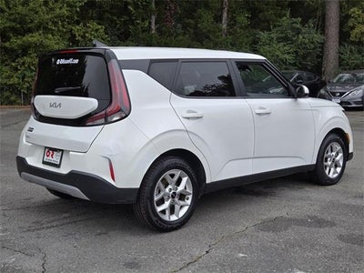 2024 Kia Soul LX IVT
