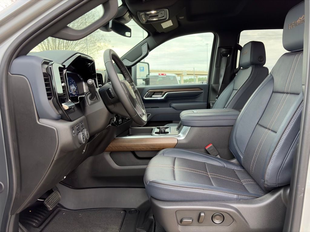 2025 Chevrolet Silverado 3500HD High Country