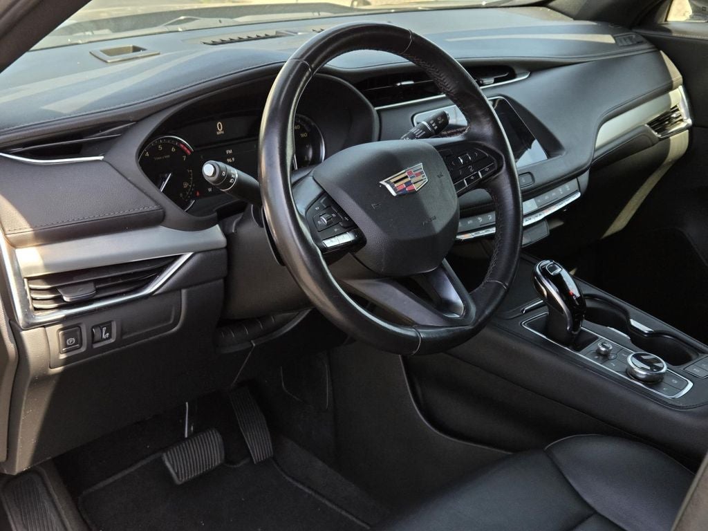 2022 Cadillac XT4 Premium Luxury