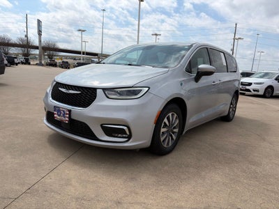 2023 Chrysler Pacifica Hybrid Touring L