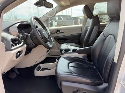 2023 Chrysler Pacifica Hybrid Touring L