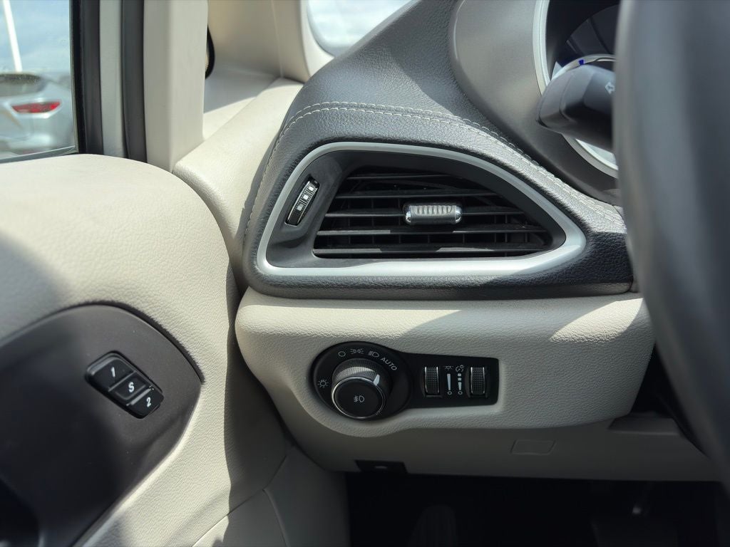 2023 Chrysler Pacifica Hybrid Touring L
