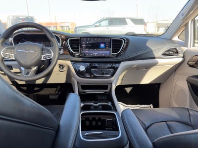 2023 Chrysler Pacifica Hybrid Limited