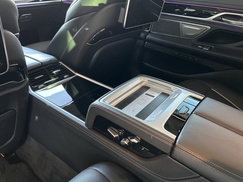 2022 BMW 7 Series M760i Li