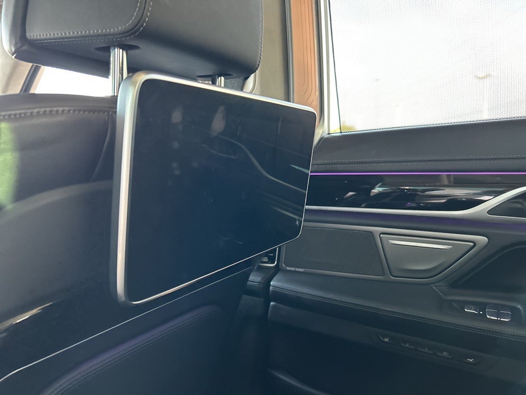 2022 BMW 7 Series M760i Li