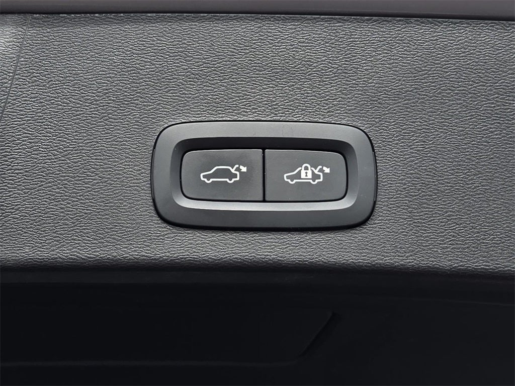 2024 Volvo XC40 B5 Core