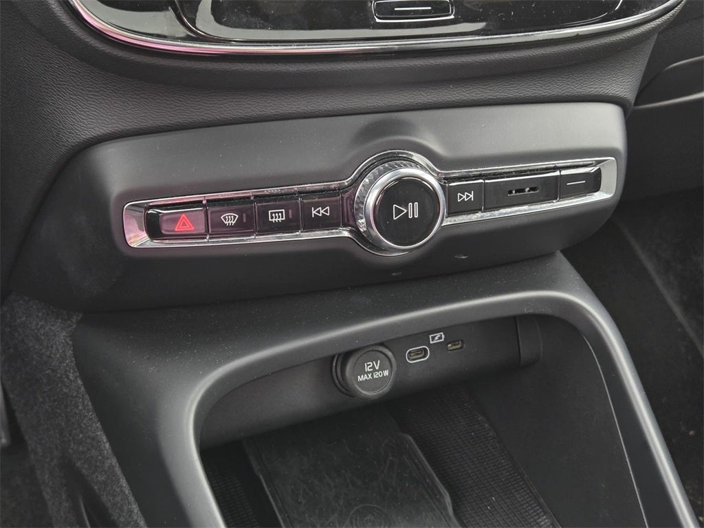 2024 Volvo XC40 B5 Core