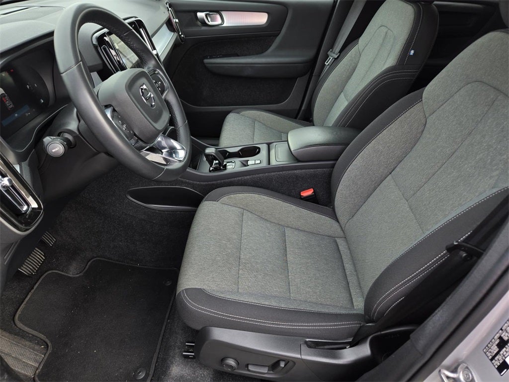 2024 Volvo XC40 B5 Core