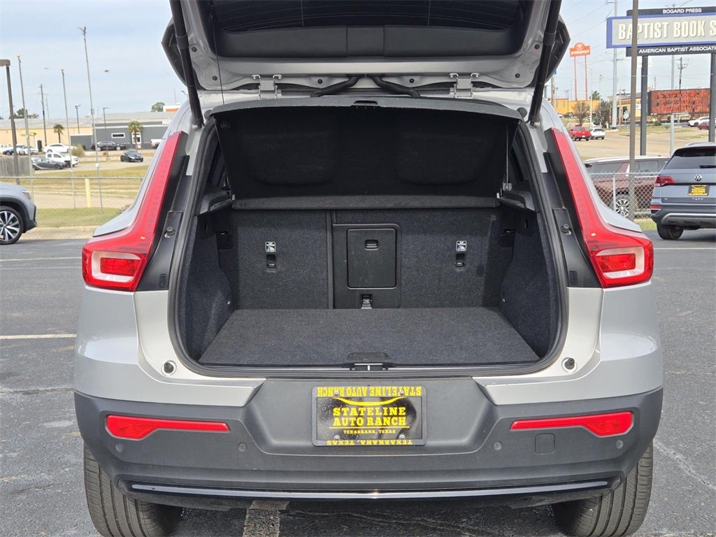 2024 Volvo XC40 B5 Core