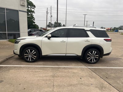 2024 Nissan Pathfinder Platinum