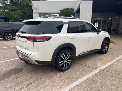 2024 Nissan Pathfinder Platinum