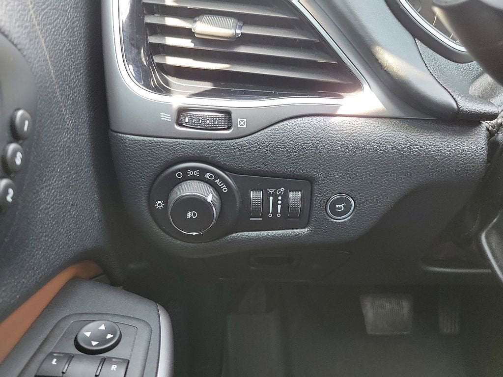 2019 Jeep Cherokee Overland