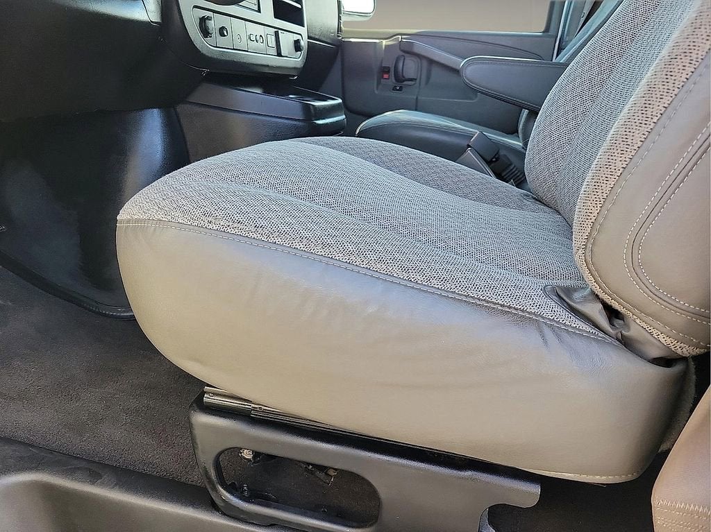 2020 Chevrolet Express Passenger 3500 1LT