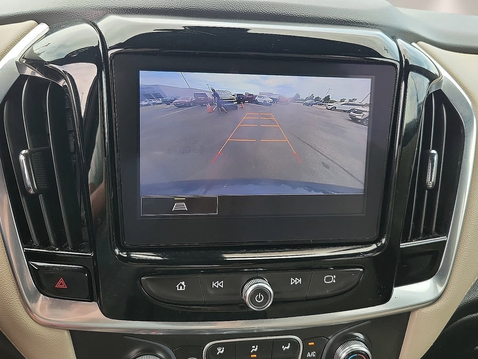 2022 Chevrolet Traverse LT Leather