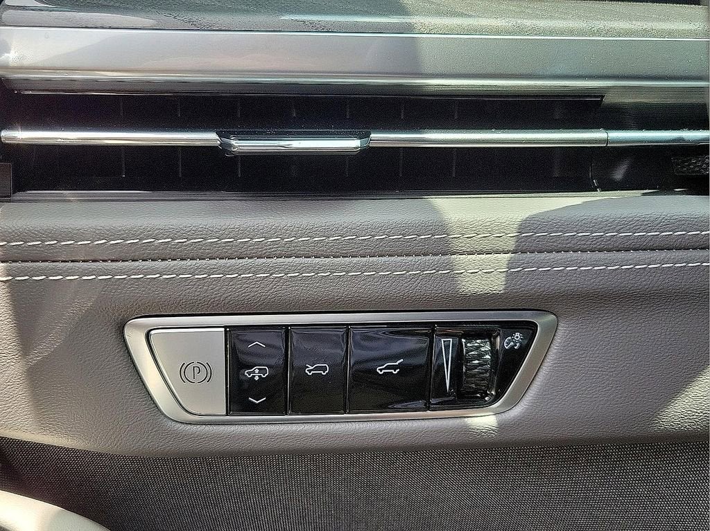 2025 Cadillac ESCALADE IQ Sport 1