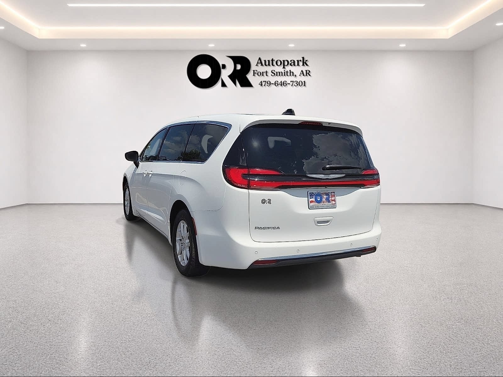 2025 Chrysler Pacifica Select