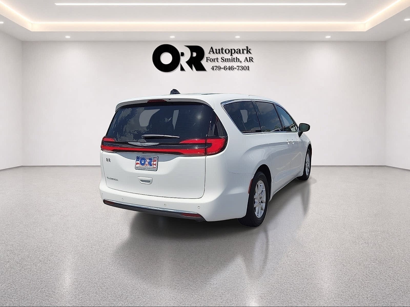 2025 Chrysler Pacifica Select