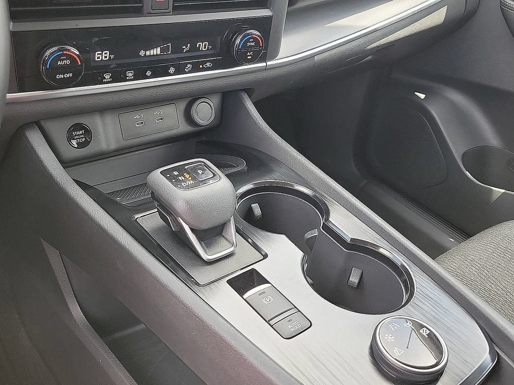2025 Nissan Rogue SV