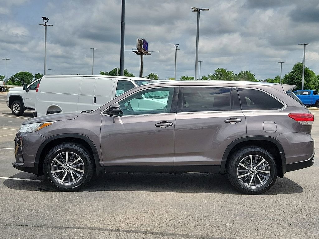 2019 Toyota Highlander SE