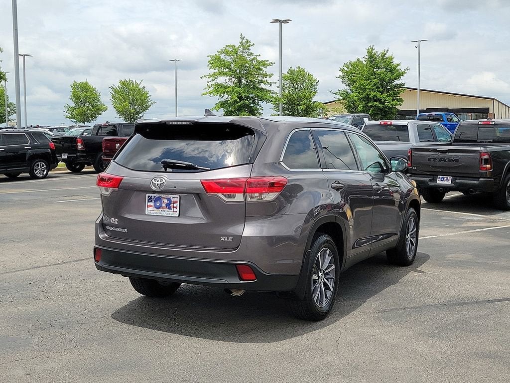 2019 Toyota Highlander SE