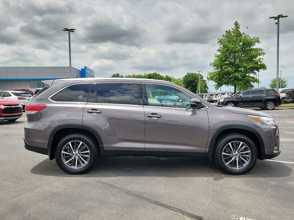 2019 Toyota Highlander SE