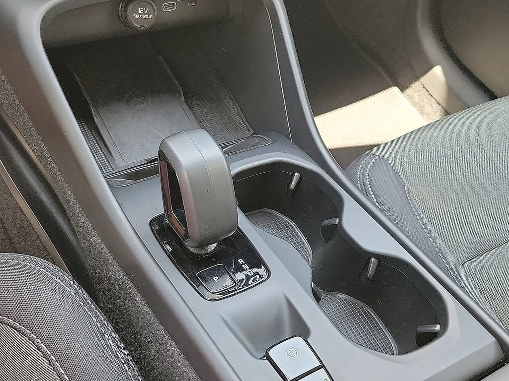 2025 Volvo XC40 Core Bright Theme