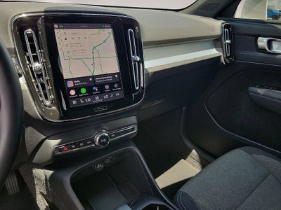 2025 Volvo XC40 Core Bright Theme